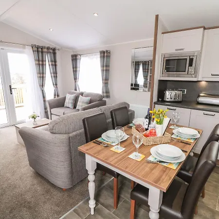 Holly Lodge, Saltburn-by-the-sea * 런스윅
